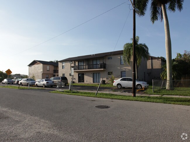 Foto principal - 3950 Lora St