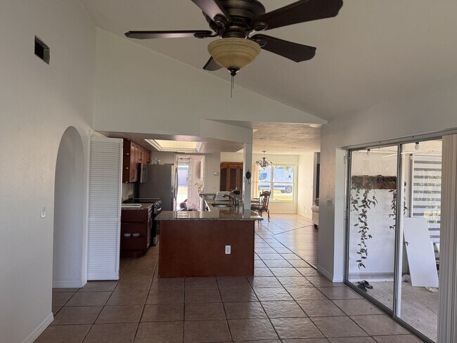 Foto del edificio - Beautiful 3 Bedroom Priced to Rent