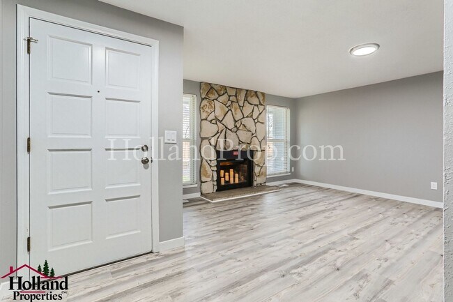 Building Photo - Charming One-Level Home at a Prime Location