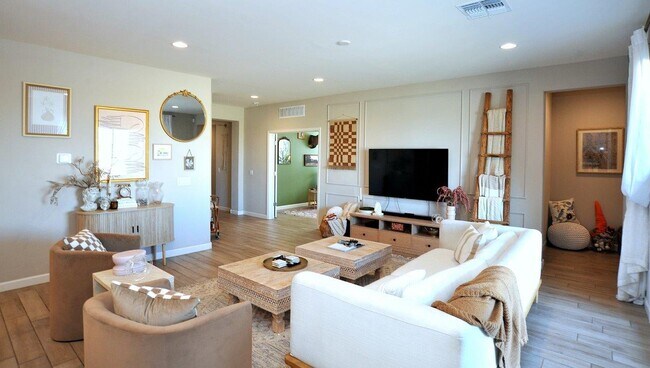 Building Photo - 5578 W Lazy Farm Dr
