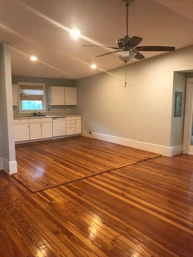 Foto del edificio - 6031 Deal Ave