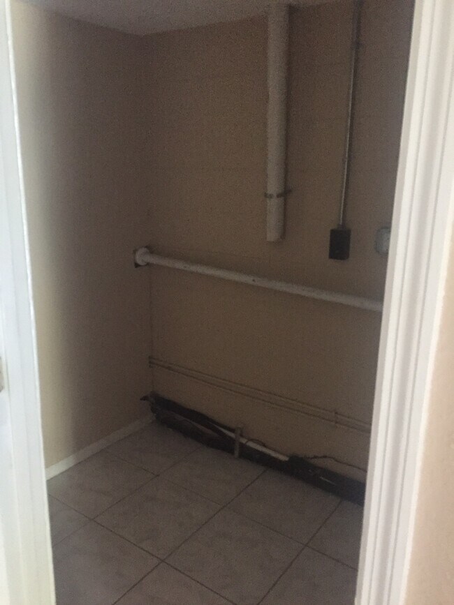 Foto del edificio - 3 Bedroom 1.5 Bathroom Home for Rent in th...