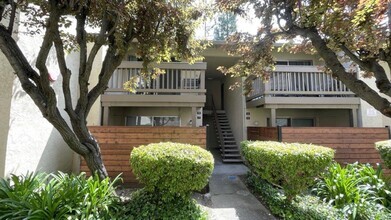 Building Photo - 2730 Oak Rd