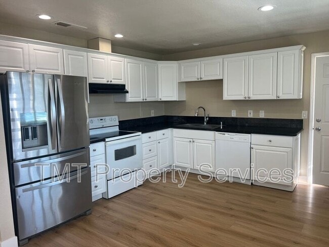 Foto del edificio - 8631 Hummingbird Way