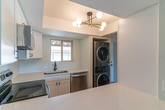 Building Photo - 4150 E Cactus Rd