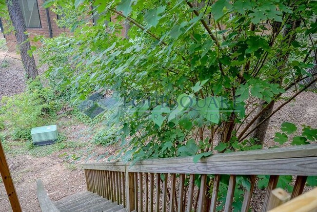 Foto del edificio - Spacious Townhome with Wood-Burning Fireplace, Large Deck & Storage Room , Convenient North Ridge...