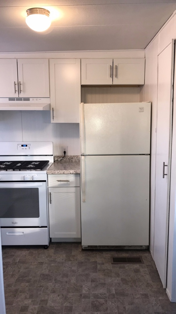 Building Photo - Nicely remodeled two bedroom one bath mobi...