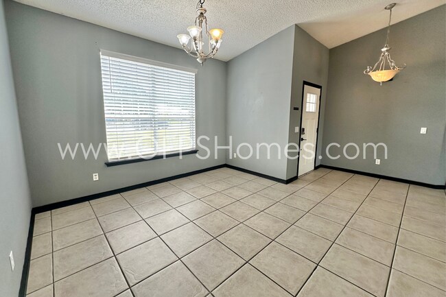 Foto del edificio - MOVE IN SPECIAL! $500 off first month's rent