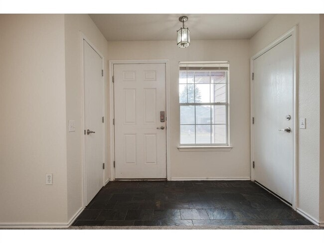 Building Photo - 3400 Autumn Bay Dr