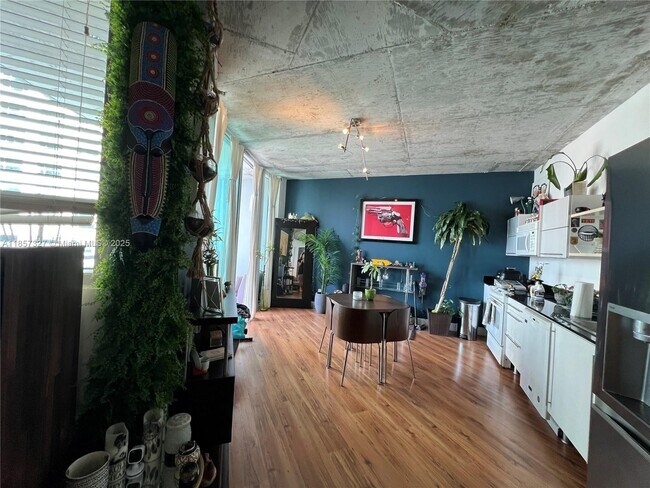 Foto del edificio - 690 SW 1st Ct