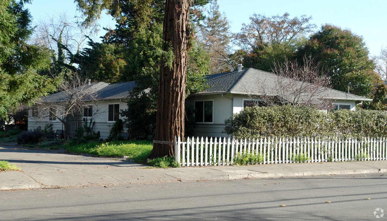 Foto del edificio - 861-873 McConnell