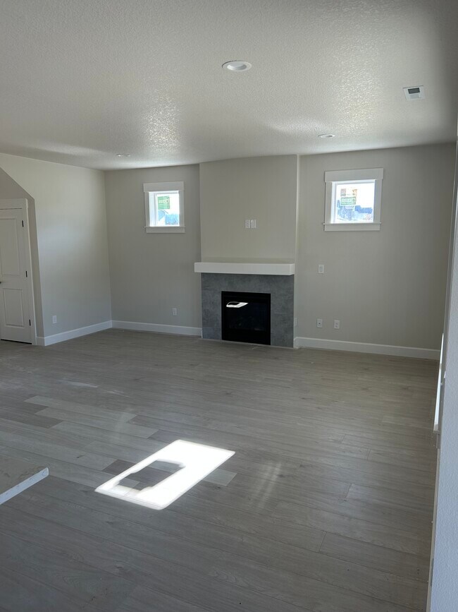 Building Photo - 17344 SE Hemrich Rd