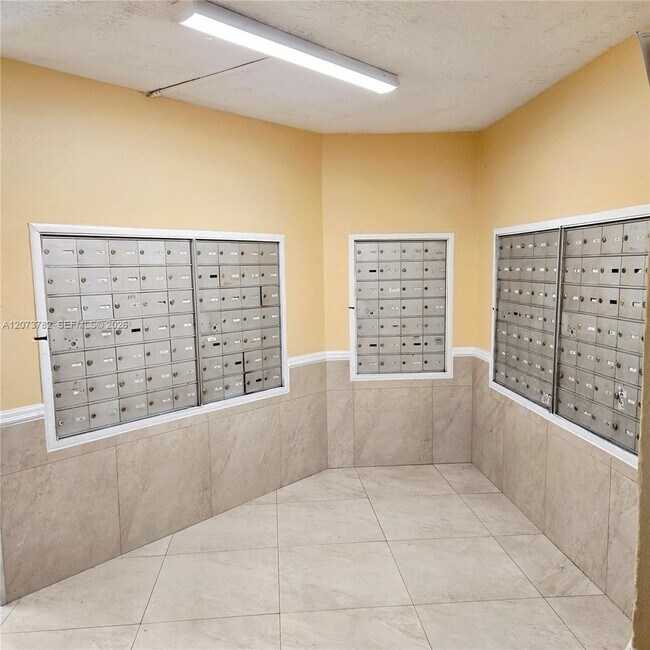 Foto del edificio - 2055 SW 122nd Ave