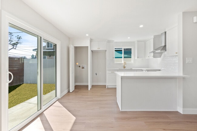 Building Photo - 2051 E Harding St