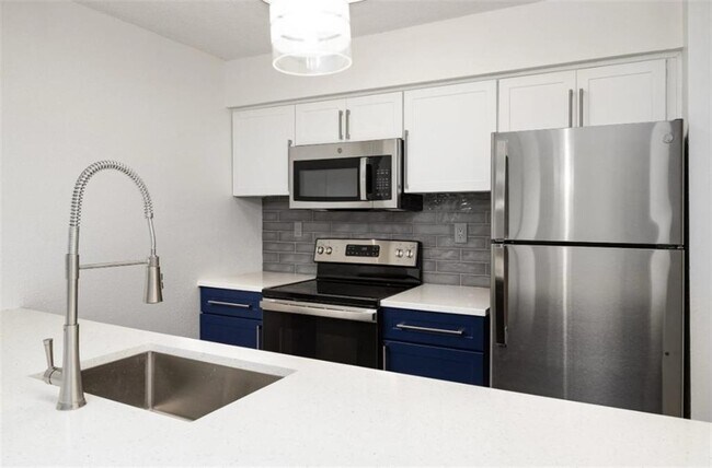 Foto del edificio - 6873 Peachtree Dunwoody Rd NE