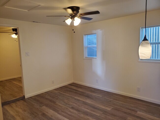 Living Room - 506 S Pershing St