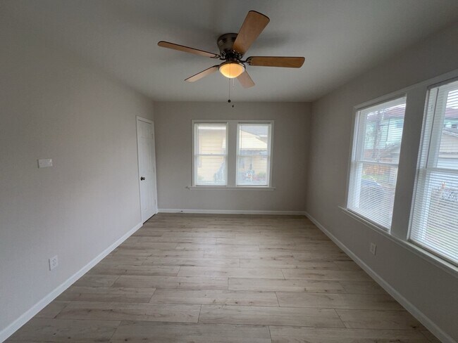 Foto del edificio - 1008 Studewood St