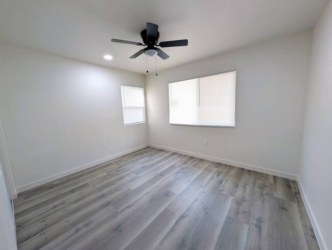 Building Photo - Murray