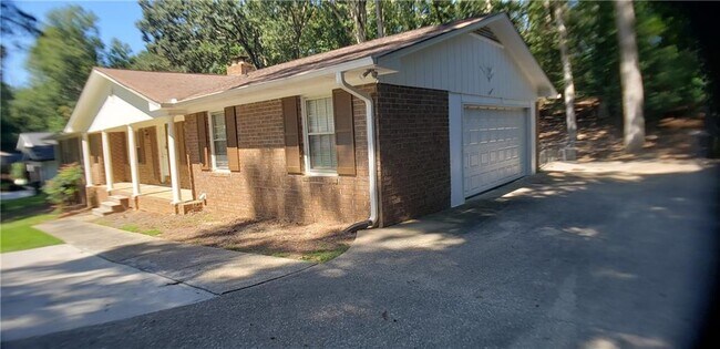 Foto del edificio - 516 NW Woodland Dr
