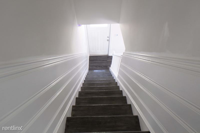Foto del edificio - 5 br, 3 bath House - 72 W 5th St