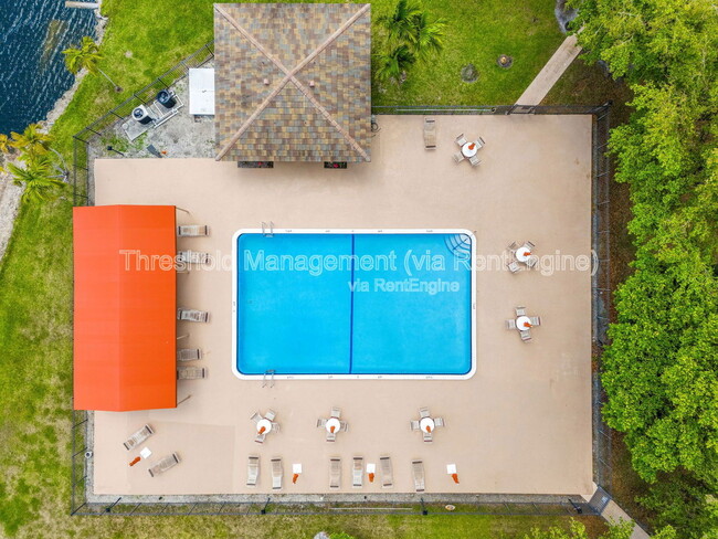 Foto del edificio - 6090 NW 64th Ave