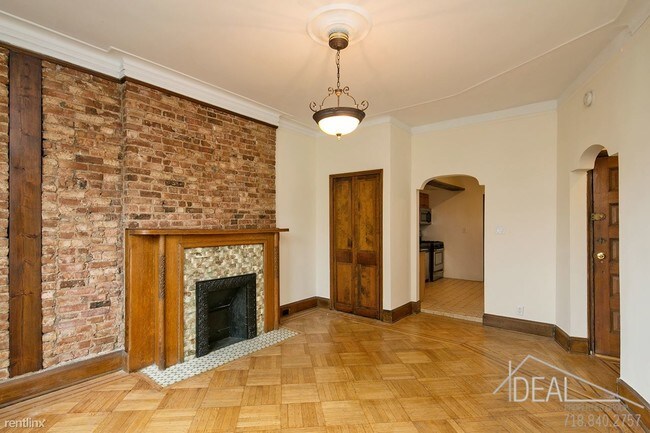 Building Photo - 495 4th St