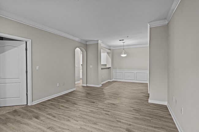 Building Photo - Creekside Corners