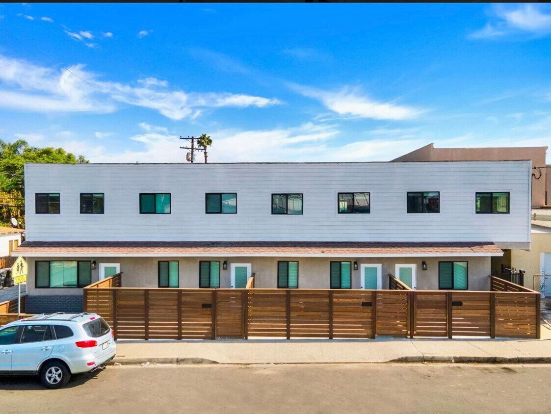 Foto principal - Beautiful Renovated 2 Bed/1 Bath Unit