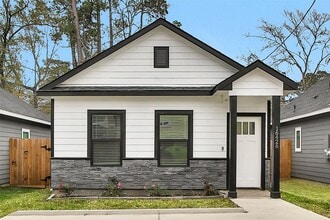 Building Photo - 16426 Eastchase St