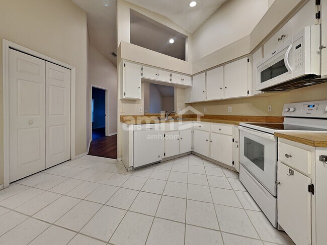 Foto del edificio - 17758 Oak Bridge St