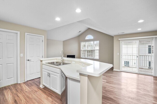 Foto del edificio - 5027 Stratford Pine Ln