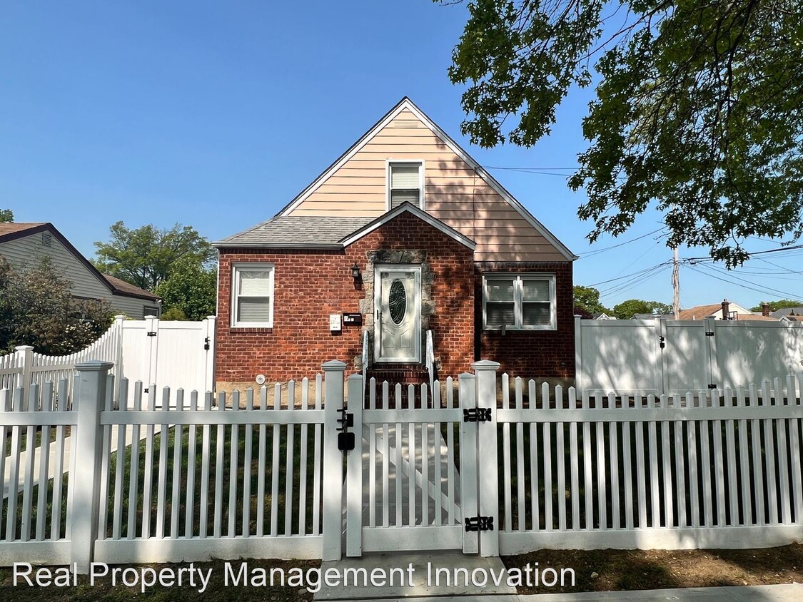 Primary Photo - 4 br, 1 bath House - 187 Crest Ave