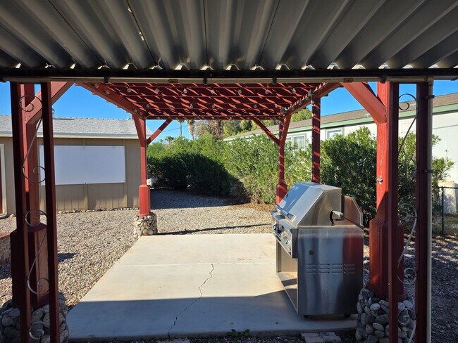 Foto del edificio - STUNNING PROPERTY-3 bedroom/2 bath Manufacture home in Central Bullhead City