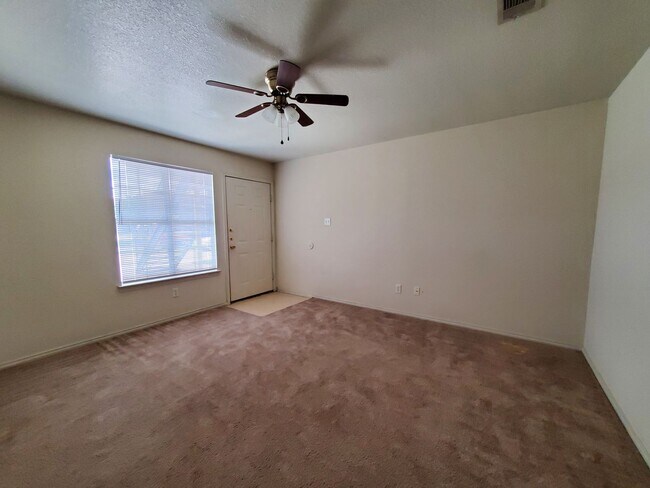 Foto del edificio - 3308 Hereford Ln