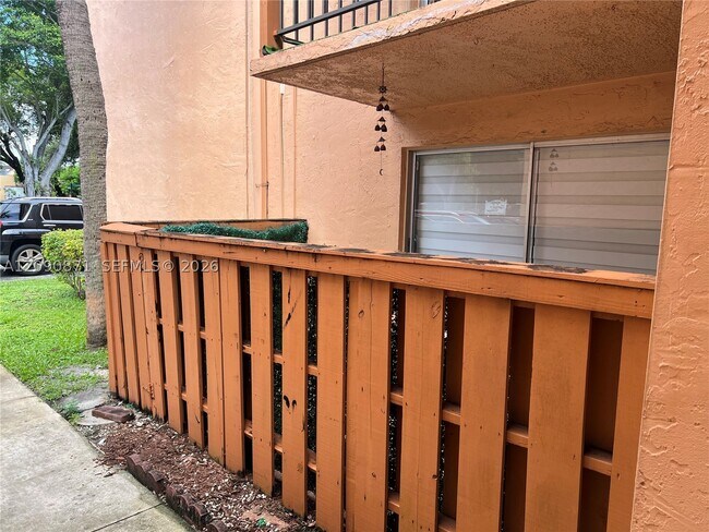 Foto del edificio - 7200 Fairway Dr
