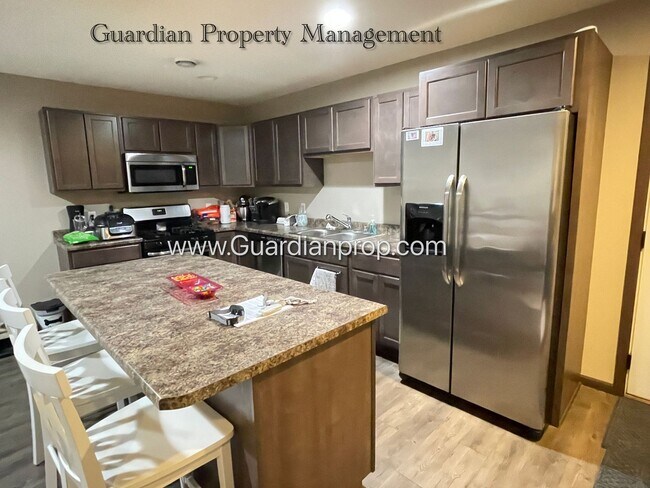 Foto del edificio - Lakeville 2 Bedroom Town Home, 2 Car Garage, 2.5 Baths, Dishwasher, Central Air