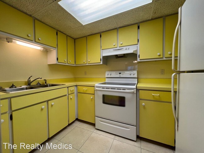 Building Photo - 2 br, 1 bath House - 121 Caribbean St Unit 8B