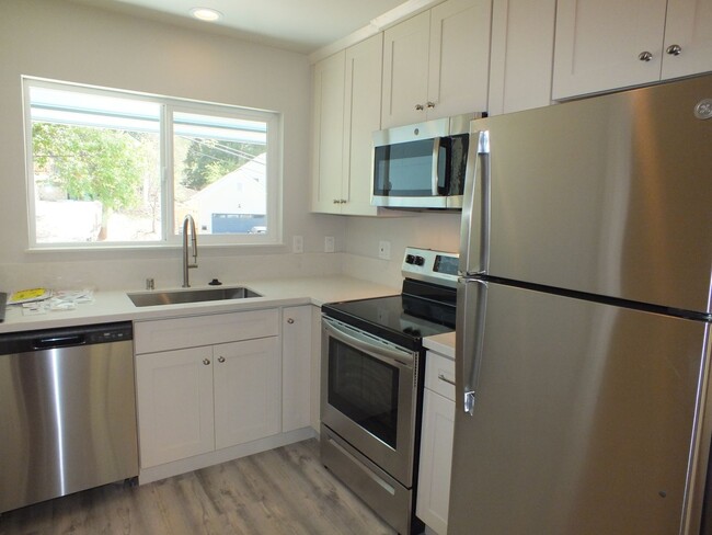 Building Photo - Placerville Jr 1 bedroom near Marshall  Ho...