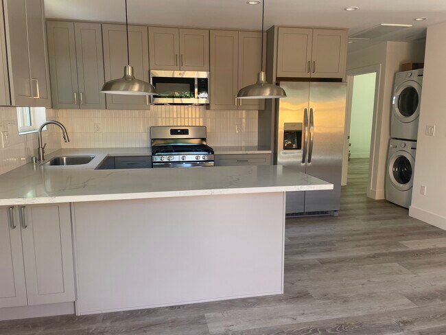 Building Photo - 5173 Alhama Dr