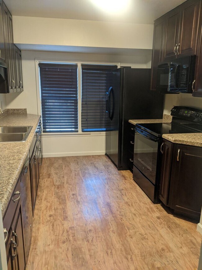 Foto del edificio - 2 Weeks Rent Free – Spacious 3 Bed / 2 Bath Ogden Home with Finished Basement