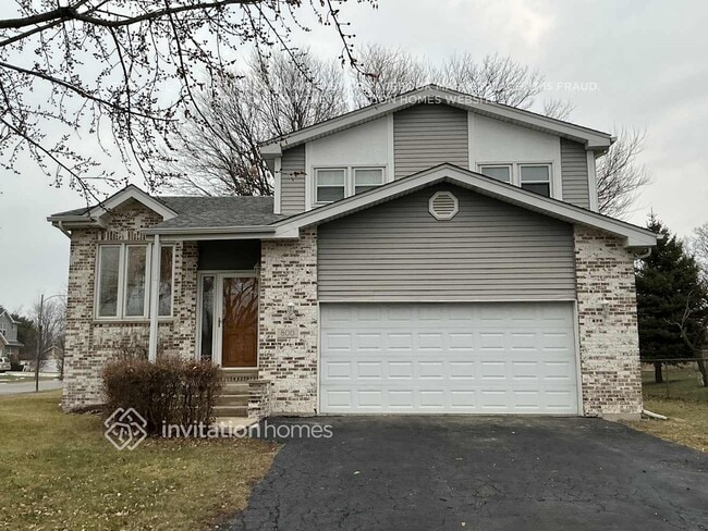 Building Photo - 800 E Belmont Ave