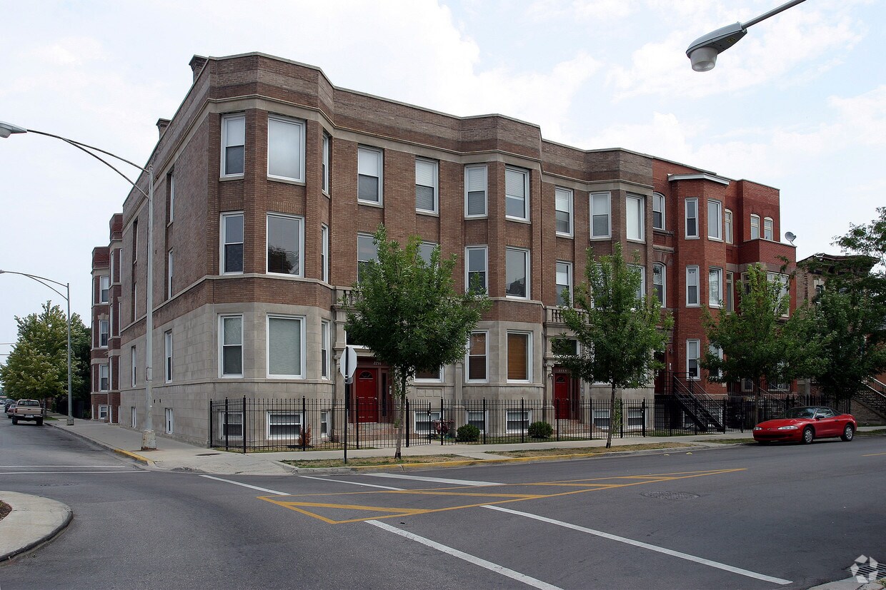 Building Photo - 2252-2258 W Adams St