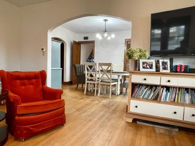 living room/dining room - 1113 Losey Blvd S