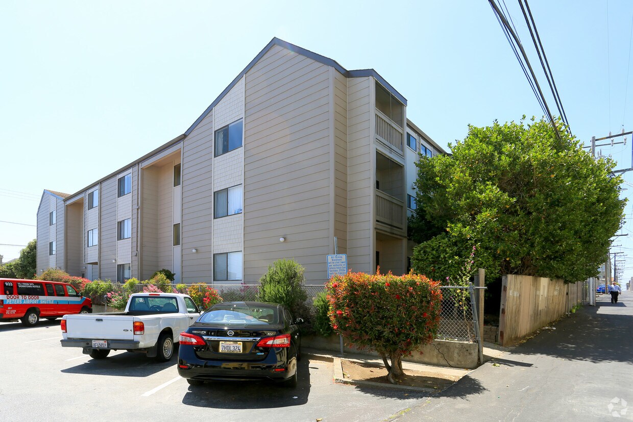 Building Photo - 330 Baden Ave