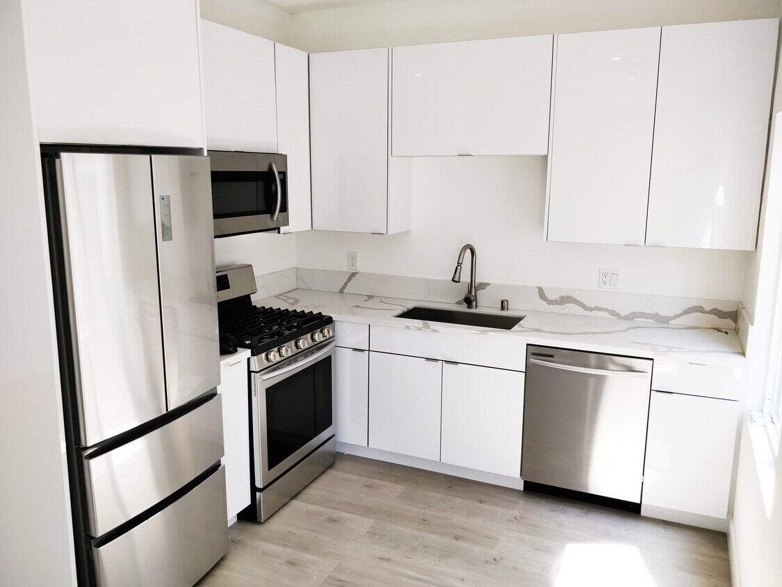 Primary Photo - 2955 W 8th St