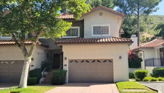 Building Photo - 3075 E Hillcrest Dr