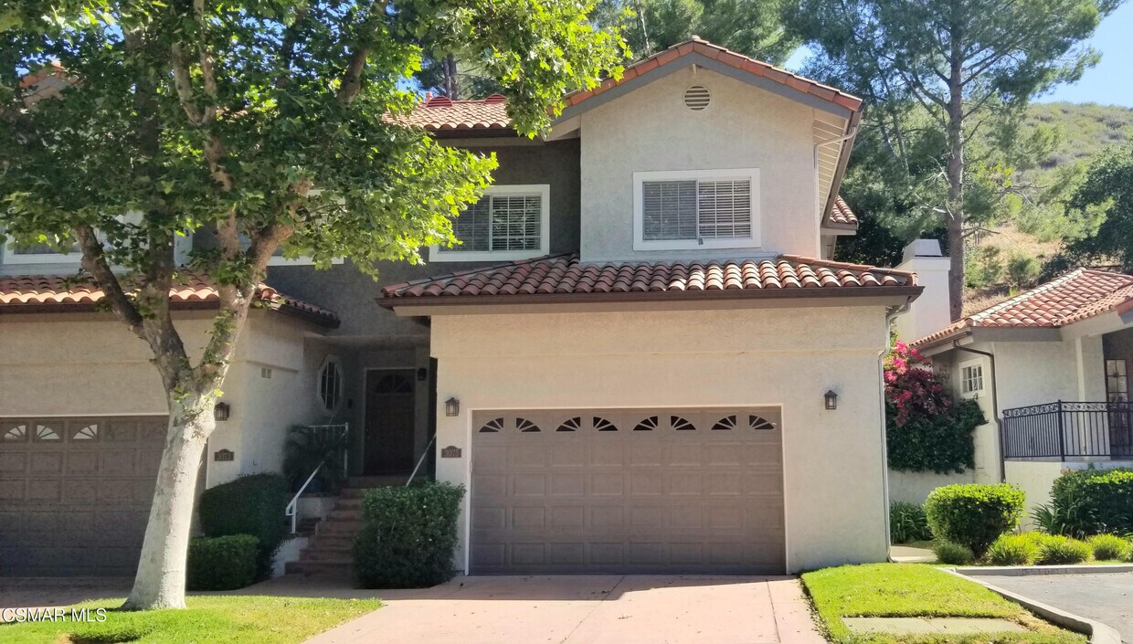 Foto principal - 3075 E Hillcrest Dr