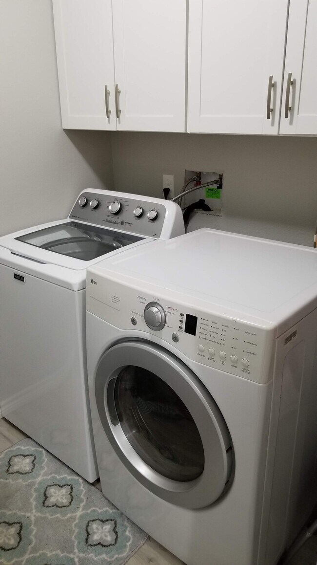 Foto del edificio - 419 Long Island Dr