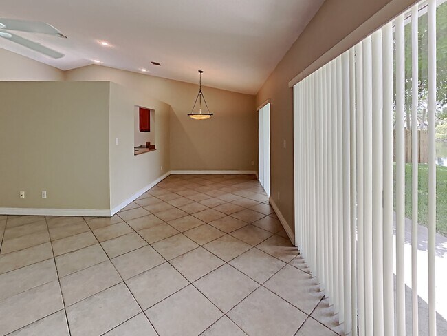 Building Photo - 5521 SW 58th Ct