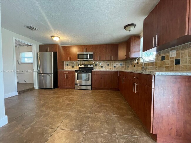 Building Photo - 4160 SW 36th St